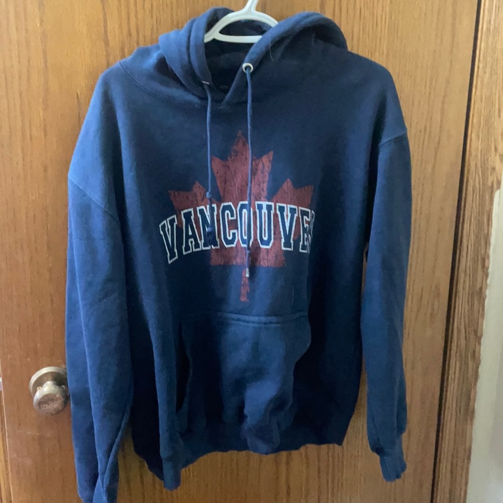 🔥3 for $15🔥 Vancouver Hoodie | M